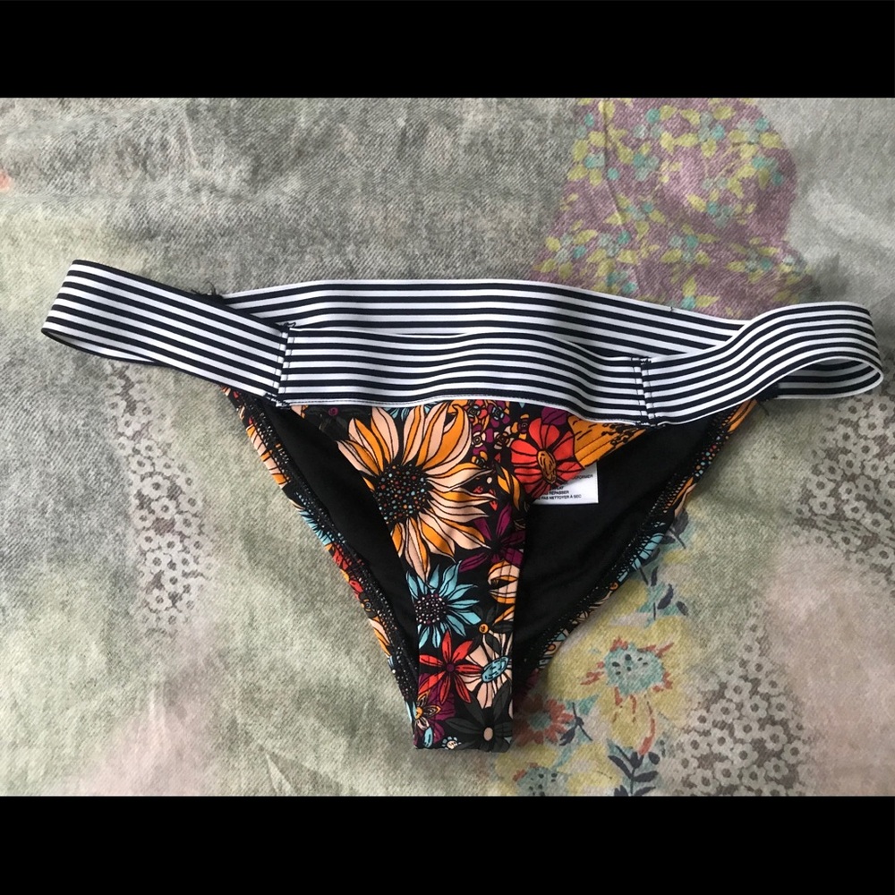 NEVER WORN, cheeky swim bottoms